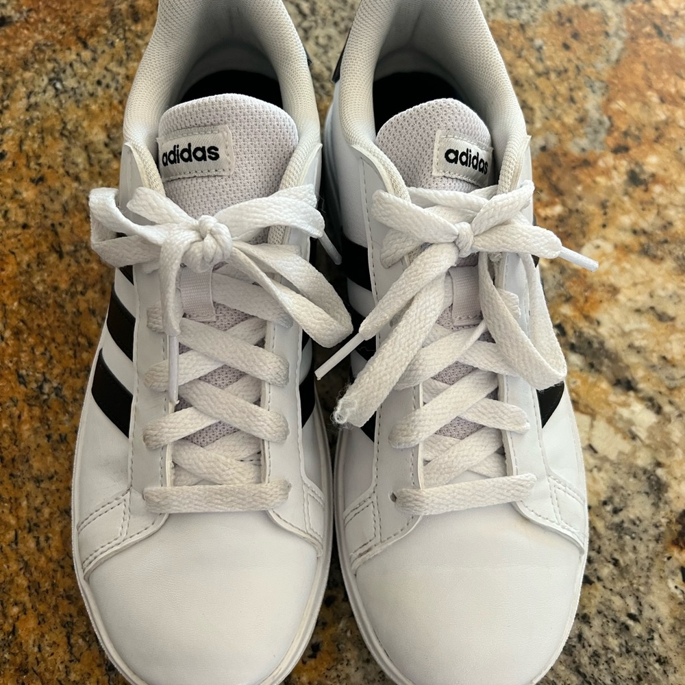 Adidas grand court perfect condition